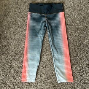 Gapfit Ombré stripes 3/4 length workout leggings